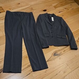 NWT Eddie Bauer Gray 2 Piece Suit Size 6